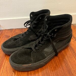 All black men’s high top Vans, size 10